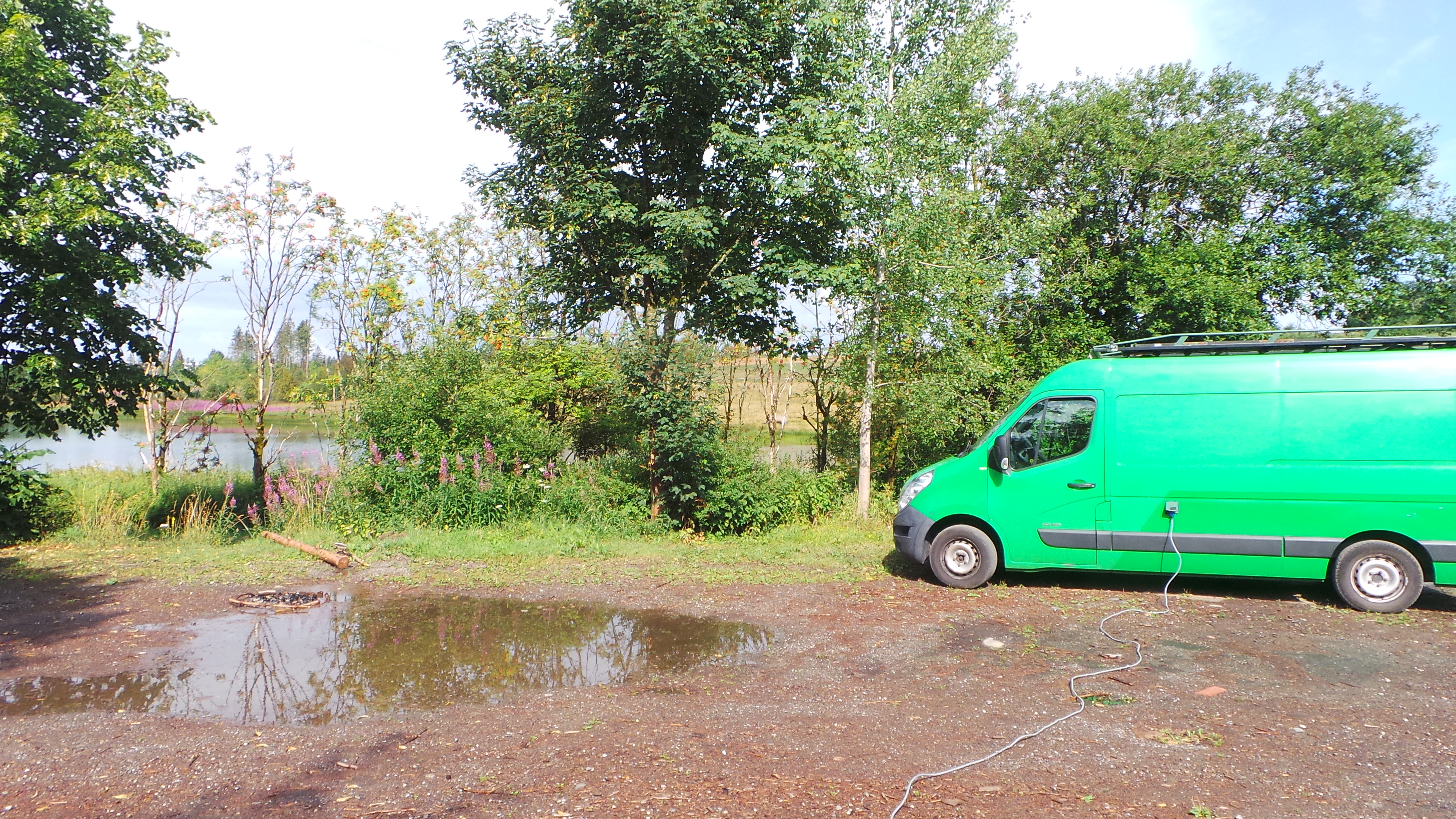 zijkant met 230V aansluitkabel